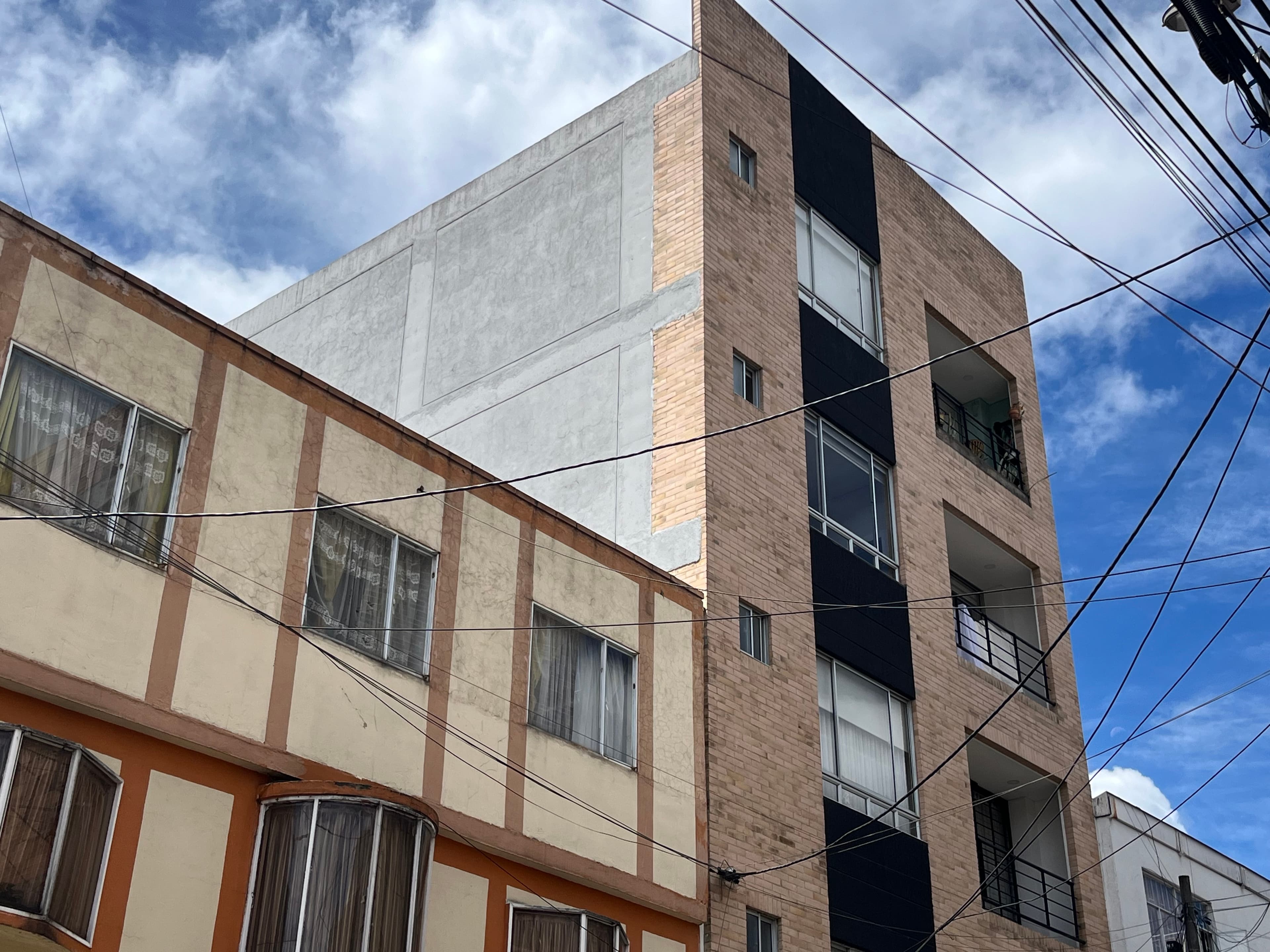 Mantenimiento de fachada en altura, edificio residencial en Bogotá